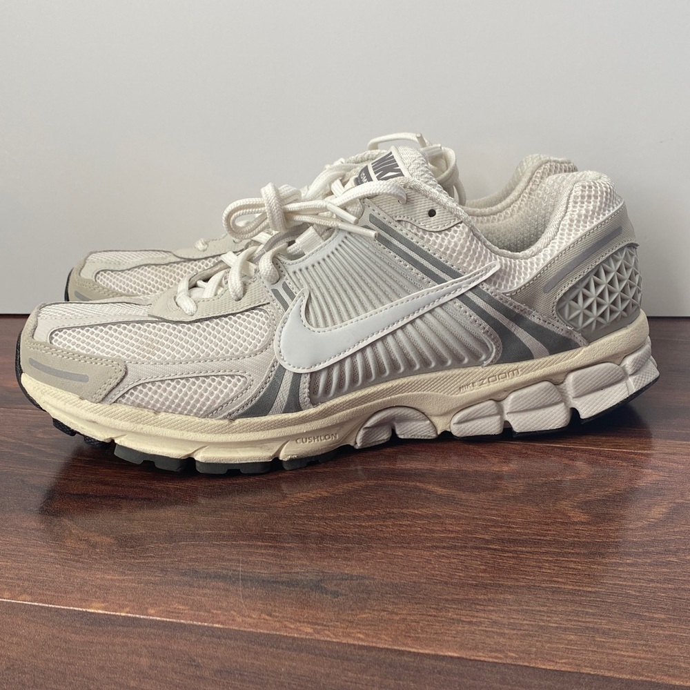 Nike Men's White and Gray Running Sneakers - Picture 2 of 11